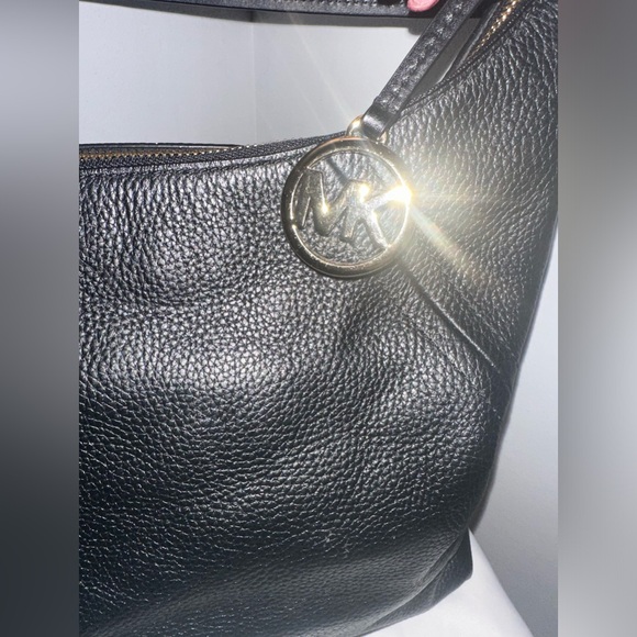 Michael Kors Black pebbled leather shoulder bag. - Picture 2 of 8